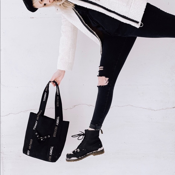 TOMMY HILFIGER SPORT TOTE - Picture 1 of 4